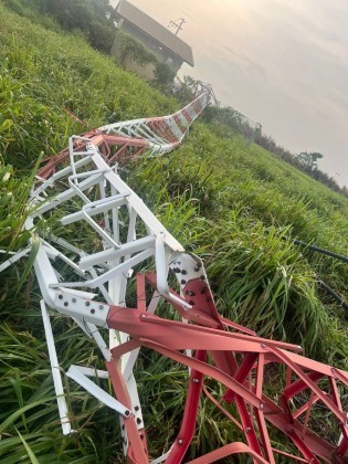 A torre estava em uma área às margens da MT-325.