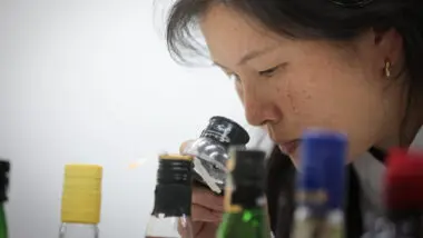 São Paulo confirmou duas mortes por intoxicação por metanol, enquanto outras sete seguem investigadas.