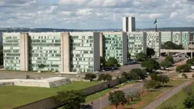 Esplanada dos Ministérios, em Brasília: reforma administrativa limita benefícios a servidores e prevê avaliação de desempenho com eventual pagamento de bônus por resultado.