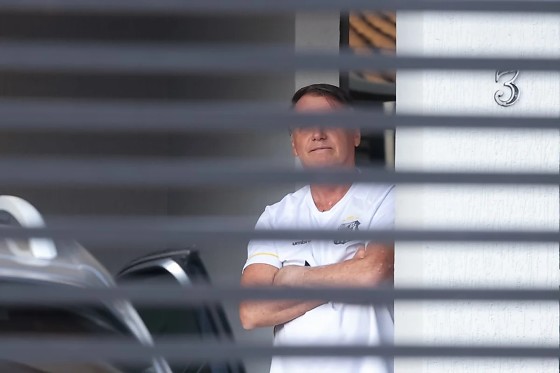 Bolsonaro já tem visitas autorizadas por Moraes até o dia 11 de dezembro — entre elas, a do governador de São Paulo, Tarcísio de Freitas (Republicanos), no dia 10.