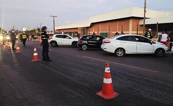 Operação Lei Seca prende três por embriaguez e fiscaliza 155 veículos em Várzea Grande - Operação na Avenida Frei Coimbra, no bairro Jardim Ouro Branco, em Várzea Grande.