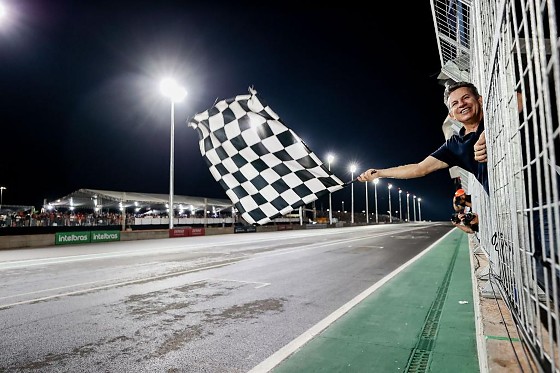 O governador Mauro Mendes, que deu a bandeirada na corrida