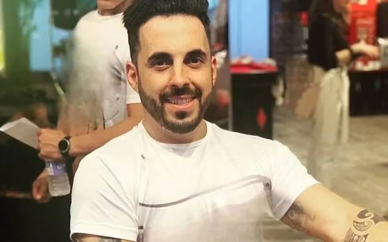  Tiago foi encontrado no último domingo (2/11), caído na calçada, com sangramento no nariz e uma possível fratura no queixo.