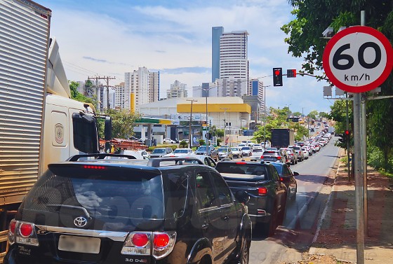 Mesmo com o progresso dos trabalhos, os motoristas que trafegam pela região seguem impacientes com a lentidão e o congestionamento.