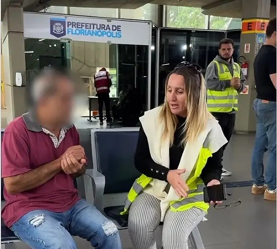 Operação da prefeitura de Florianópolis na rodoviária local    