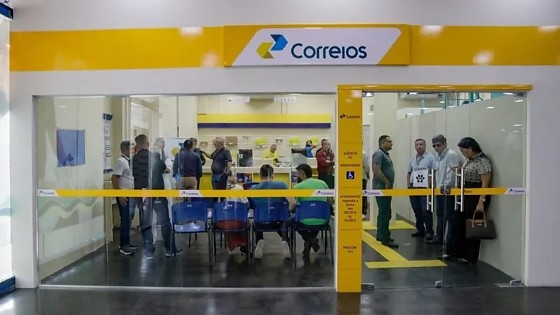 Os Correios registraram prejuízo de R$ 4,37 bilhões nos dois primeiros trimestres de 2025, que se somam a resultados negativos que ocorreram desde 2022, mas que foram agravados na administração atual.