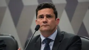 O senador Sergio Moro lidera pesquisa de intenção de votos ao governo do Paraná em 2026.
