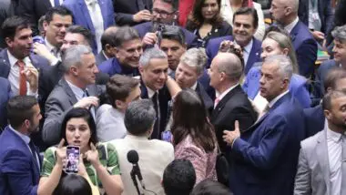 Como votou cada deputado na suspensão da ação do STF contra Gayer