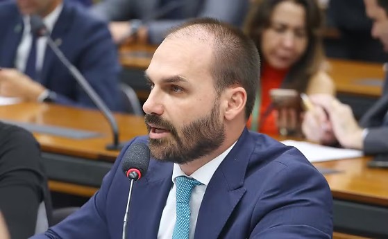 Deputado federal Eduardo Bolsonaro na Comissão de Fiscalização Financeira e Controle em 28 de novembro de 2023 