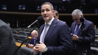 Derrite protocola quarta versão do relatório do PL antifacção e votação fica para próxima terça