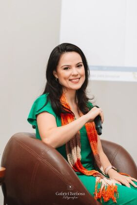 Tabata Mazetto – Psicóloga, Aromaterapeuta e Especialista em óleos essenciais.