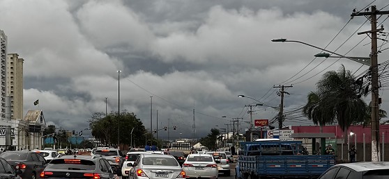 Cuiabá terá pancadas de chuva e ventos fortes; máxima de 30 graus