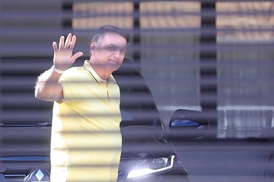 A ex-primeira dama Michelle Bolsonaro afirmou neste sábado (27) que o ex-presidente Jair Bolsonaro voltou ao centro cirúrgico para realizar um novo procedimento