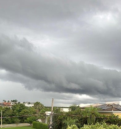 Além do tempo instável, o Instituto Nacional de Meteorologia (Inmet) emitiu alertas para regiões de Mato Grosso, incluindo a Capital, nesta terça-feira (23)