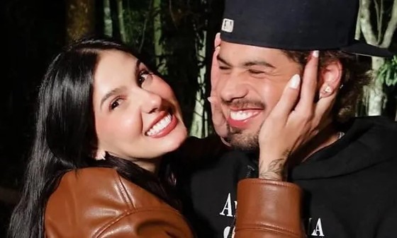 Casal anunciou o fim do relacionamento nas redes sociais nesta segunda-feira (29)