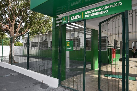 Menino teve parte do dedo decepado na Escola Municipal Agostinho Simplício de Figueiredo, em Cuiabá.