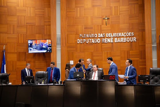 A votação ocorreu durante sessão extraordinária 