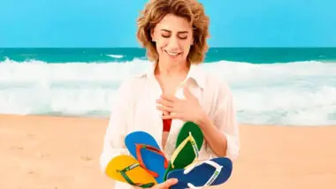 Atriz Fernanda Torres sugere que clientes das Havaianas "não entrem no Ano Novo com o pé direito"