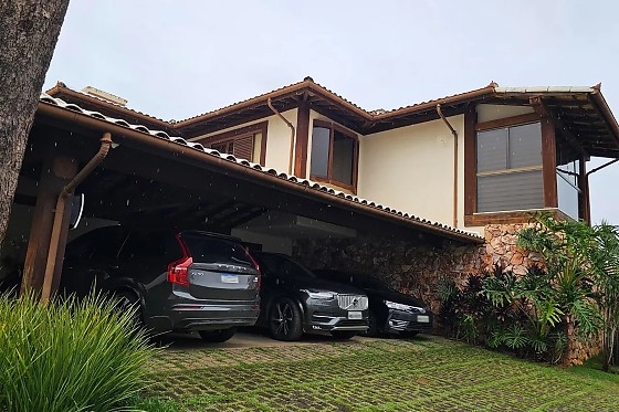 PF apreende carros de luxo relógios importados, joias e outros bens 