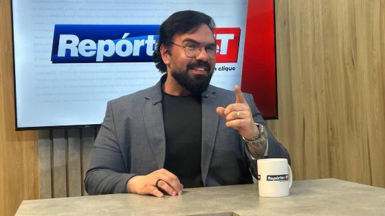 De acordo com o especialista, o corpo precisa estar abastecido para acompanhar o ritmo acelerado do exercício, e treinar sem comer direito faz o organismo “falhar” no meio da aula.