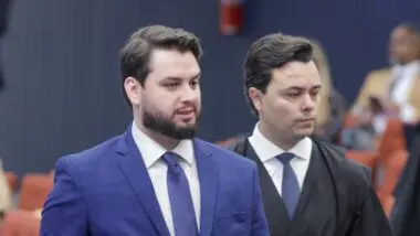 Filipe Martins e seu advogado, Jeffrey Chiquini.