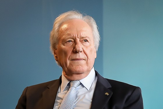 Ex-ministro recebeu, via escritório, R$ 5 milhões