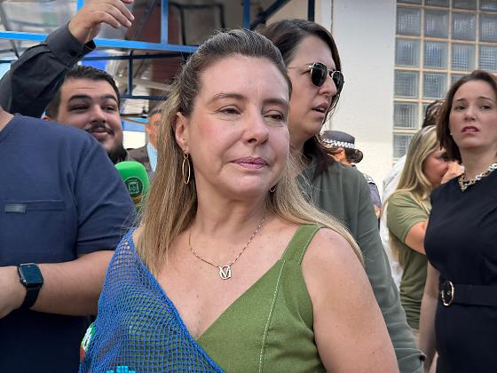 Flávia critica a ação como manobra política para tirá-la do cargo "no tapetão".