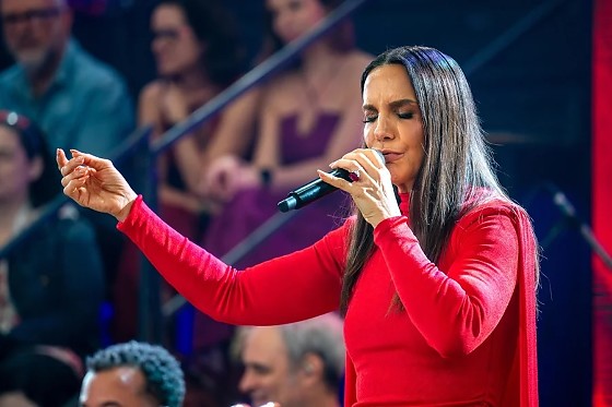 A Cantora foi denunciada após dançar e cantar uma música com uma criança em um show.