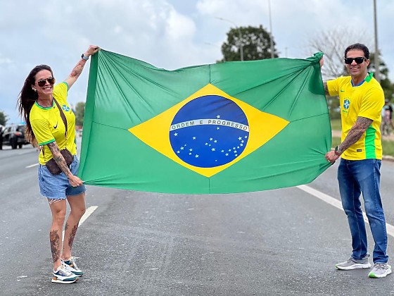 Monaliza Rodrigues e Carlos Alberto Rodrigues na manifestação em Brasília, nesse domingo (25)