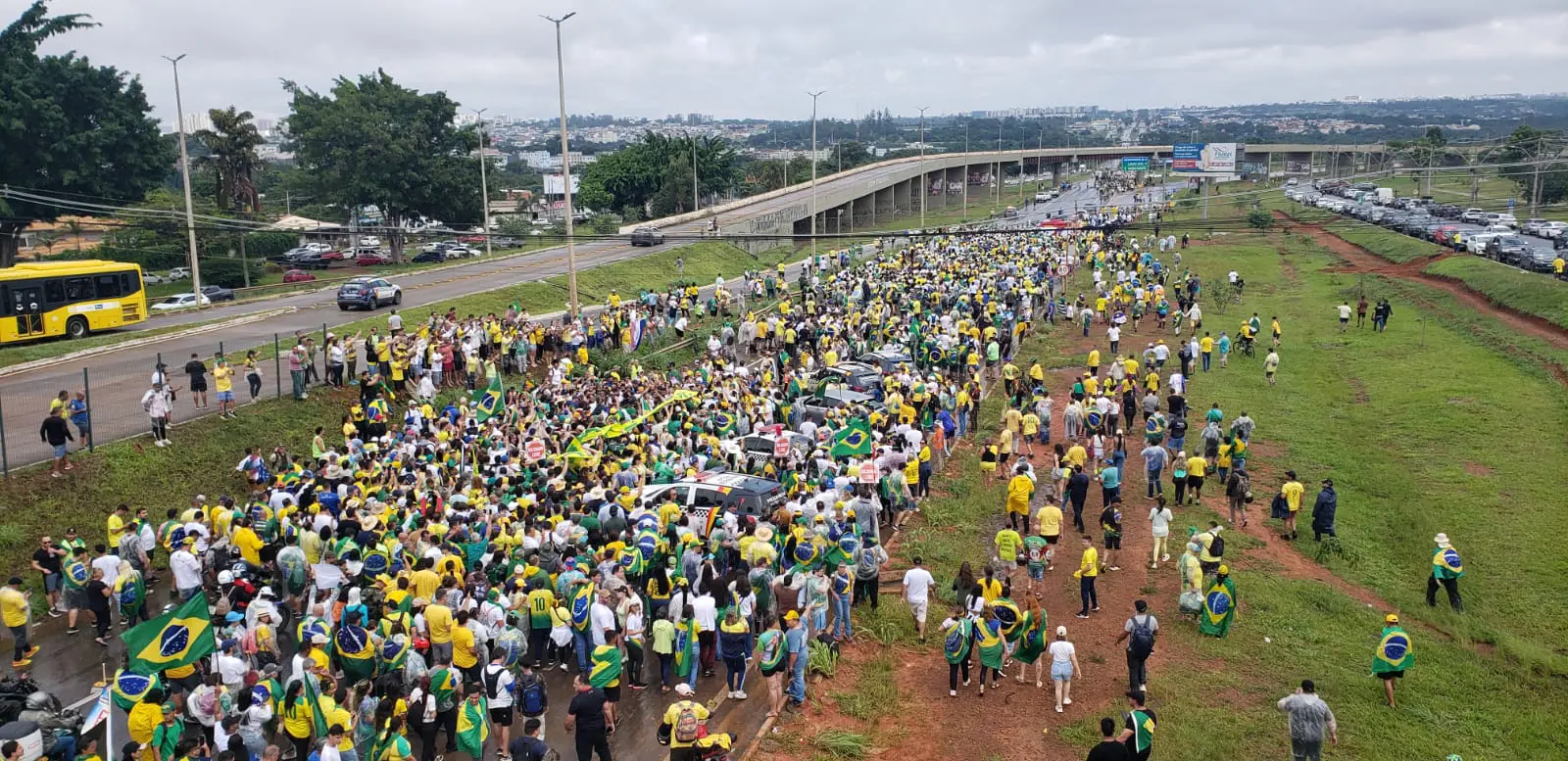 Manifestantes durante concentração da Caminhada pela Liberdade, em Brasília (DF)