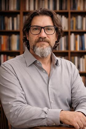 Antônio P. Pacheco é escritor, poeta e jornalista especialista em comunicação e marketing política e privada.