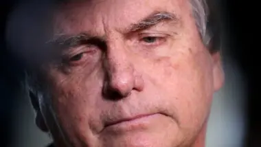 Defesa de Bolsonaro volta a pedir prisão domiciliar após queda