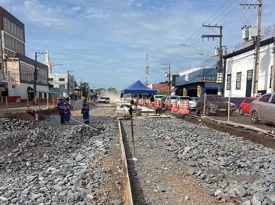 O bloqueio ocorre no sentido Centro-Porto, entre a esquina da Avenida Dom Bosco e a Avenida XV de Novembro