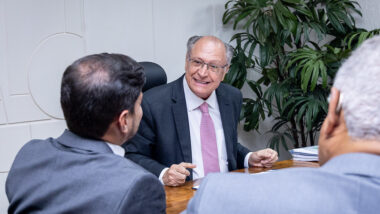 Alckmin assumiu a Presidência durante a viagem de Lula ao Panamá e aproveitou para ligar ao vice-presidente chinês, reclamando de tarifas contra carne bovina.