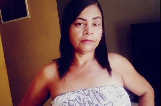 Durante o desentendimento, a mulher foi agredida com socos, ameaçada de morte e xingada enquanto segurava o filho no colo.