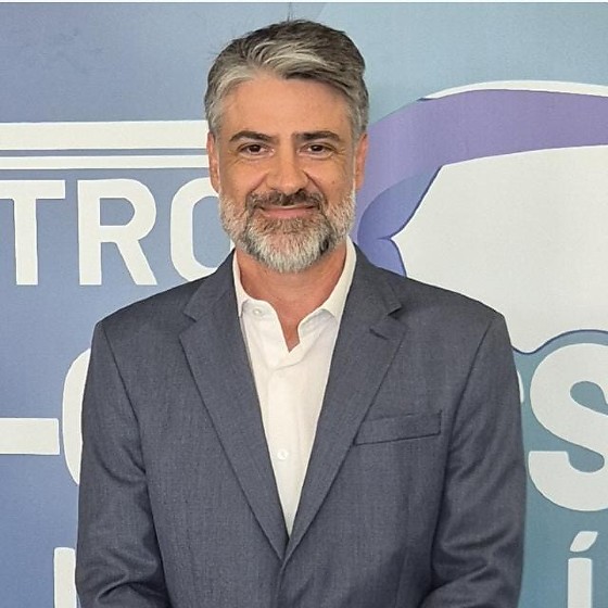 Tulio Cesar Zago é advogado, poeta e palestrante.