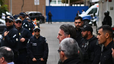 Bolsonaro será julgado pelo STM e pode perder a patente.