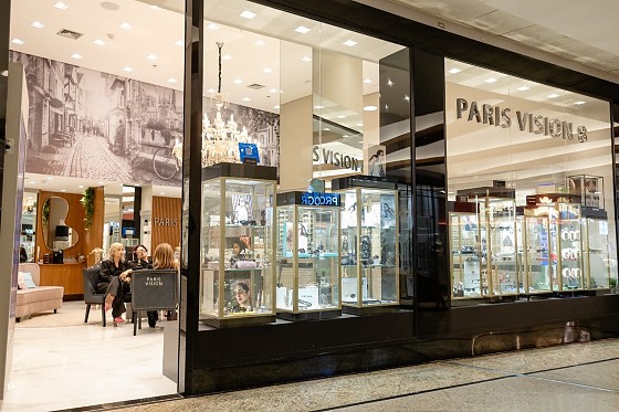 A prioridade da marca é alcançar regiões com alta densidade de consumo premium e baixa oferta de óticas especializadas.