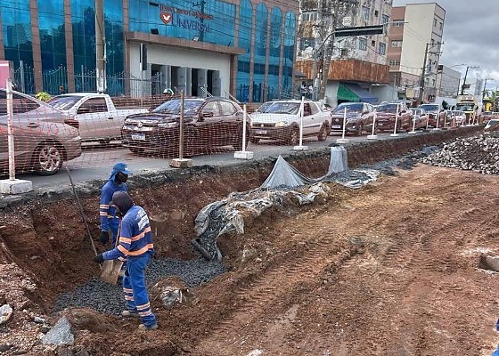 As obras do sistema de drenagem e do BRT continuam alterando o fluxo de veículos em pontos estratégicos de Cuiabá