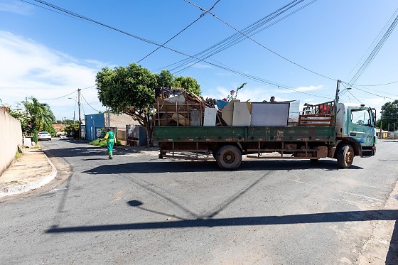 A ação é considerada essencial para manter a cidade limpa e organizada.