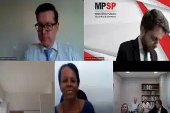 O caso aconteceu em 21 de maio de 2024, em um processo da 1ª Vara de Mairiporã, na Grande São Paulo, mas as imagens só foram divulgadas agora.