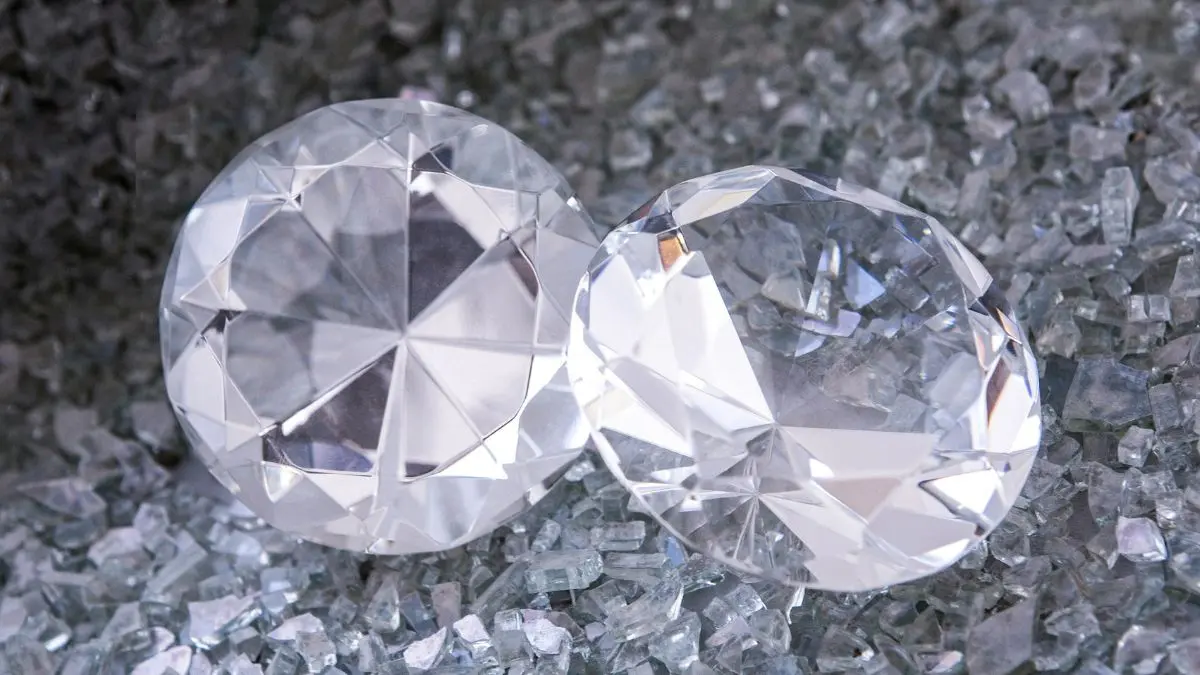 Estudos revelaram como os diamantes chegam à superfície terrestre.