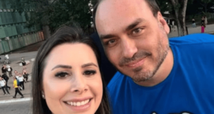Carlos Bolsonaro publica foto com Caroline de Toni em meio a disputa por vaga em SC