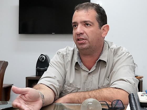 Durante a investigação, foram apreendidas 40 garrafas com rótulos falsos no estabelecimento.