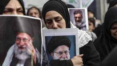 Após a morte de Ali Khamenei, o Irã inicia a sucessão do líder supremo.