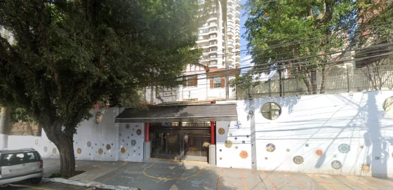 Colégio São Domingos, em Perdizes, suspendeu três alunos por mensagens sobre estupro.