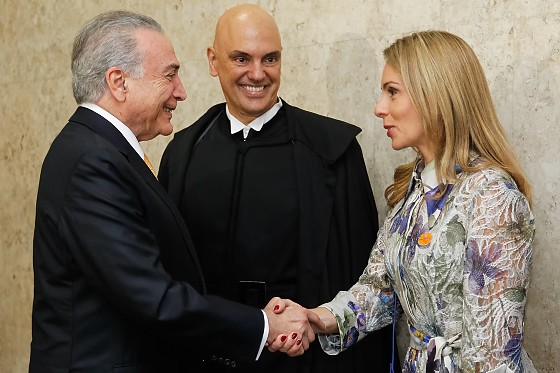 Viviane e Alexandre de Moraes com Michel Temer em 2017.