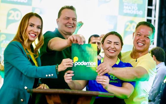 Ao lado do esposo, o prefeito do município, Cláudio Ferreira (PL), ela oficializou sua pré-candidatura a deputada estadual.