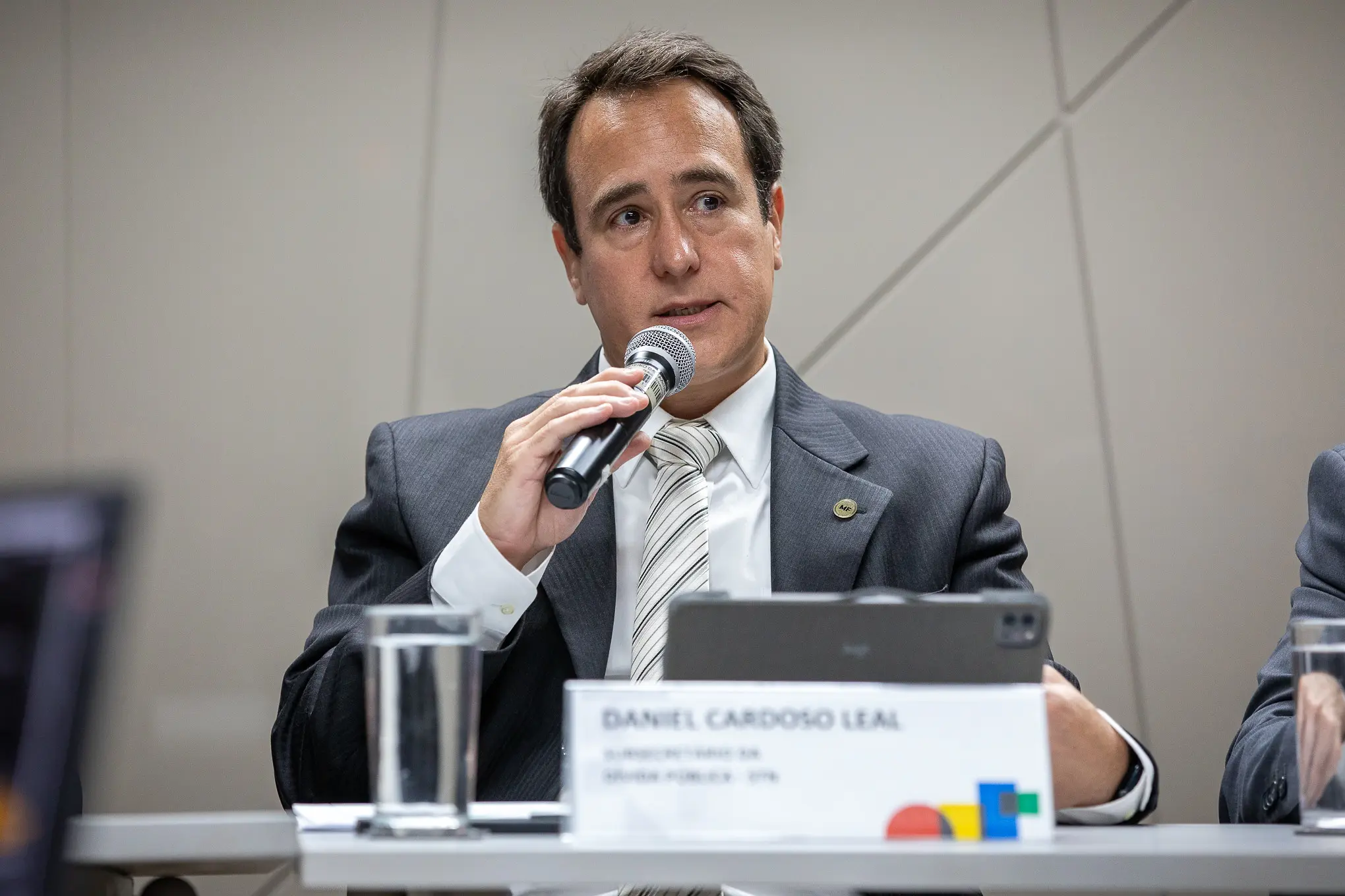 Daniel Leal era subsecretário da Dívida Pública. Antes disso, exerceu funções na iniciativa privada. 