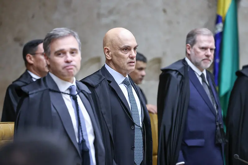 Quebra de sigilo telemático revelou relações entre Vorcaro e Toffoli, antigo relator da investigação, além de diálogos atribuídos a Moraes. 